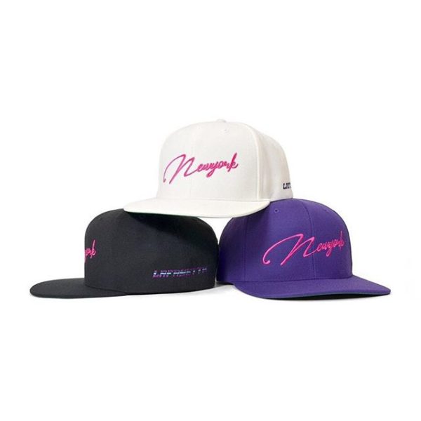 2/9(sat)発売！ ・ Lafayette 2019 Spring/Summer Collection Delivery.2 ・ LFT19SS029　 RACING TEAM SNAPBACK CAP ・ PRICE : 5,000yen+tax ・ COL：WHITE,BLACK,PURPLE ・ 架空のレーシングチームをイメージしたグラフィックを大胆に落とし込んだスナップバックキャップ。存在感を放つピンクのネオンカラーで描かれた「new york」のレタリングロゴをフロントへ、Lafayetteロゴをサイドへ刺繍したデザイン。 ・