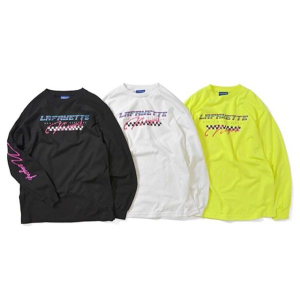 【Lafayette】 RACING TEAM LOGO L/S TEE ・ Price: 6,000yen+tax ・ Color:WHITE , BLACK , SAFETY GREEN ・ 架空のレーシングチームをイメージしたグラフィックを大胆に落とし込んだロングスリーブTシャツ。 チェッカー柄やオリジナルのグラフィックをフロントに配置、存在感を放つピンクのネオンカラーで描かれた「new york」のレタリングロゴをフロントと袖へ大胆にプリント。 遊び心のあるデザインコンセプトとビビッドな色使いがスタイリングにエッジを効かせてくれる一枚。 ・