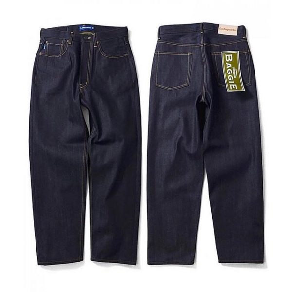 . 3/9(SAT) Lafayette 2019 SPRING / SUMMER COLLECTION – DELIVERY.4 . LFT19SS009　 5 POCKET DENIM PANTS – BAGGIE FIT ¥16,000-(+tax) . 極太のシルエットにテーパードをきつく利かせた独自のシルエットが最大の魅力となっている12オンスデニム仕様のバギーフィットデニムパンツ。 ブランドのアイデンティティーが詰まった人気NO.1のロングセラーアイテムで、他ブランドが体現できない唯一無二のルーズシルエット。 ワイドで無骨な印象ながら、絶妙に設計されたデニムの形状からスニーカーで 裾を引きずる事のないストリート仕様に仕上がっている。 ニューヨークの地下鉄で使われていたトークンコインをモチーフにしたオリジナルのタックボタンを採用。 世界的なデニムの聖地である岡山県児島で縫製された高品質デニムは海外でもリピーターが続出しているLafayetteブランドのマスターピース。 . ・    ・ PRIVILEGE NIIGATA 〒950-0903 新潟県新潟市中央区春日町2-26 TEL : 025-247-8981