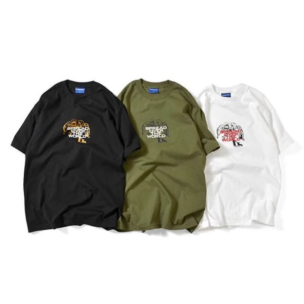 Lafayette 2019 SPRING / SUMMER Collection delivery.6 . WORLD OVER TEE . 90年代に誕生した某スケートブランドの動画の一場面にフォーカスしてデザインを再構築したグラフィックTシャツ。 ショッキングでありながら世界にインパクトを与えた映像からインスパイアされた遊び心満載な一枚。 〒370-0832 群馬県高崎市砂賀町97 五十嵐ビル2F