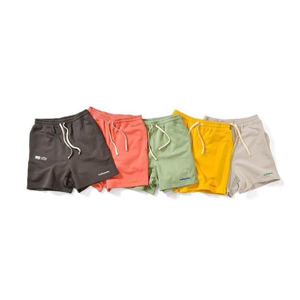 Lafayette 2019 SPRING / SUMMER Collection delivery.6 . SHORT INSEAM SWEAT SHORTS . 股下が浅く独特なリラックスシルエットに仕上げたライトオンスのスウェットショーツ。 股上は深く設計されており、ラフでイージーなシルエットながら独特な雰囲気を放つ一本。 左裾部分には刺繍でロゴを配置、右腿部分にはフラッグモチーフのデザインがプリントされ、全体のテイストを締めるアクセントに。 〒370-0832 群馬県高崎市砂賀町97 五十嵐ビル2F