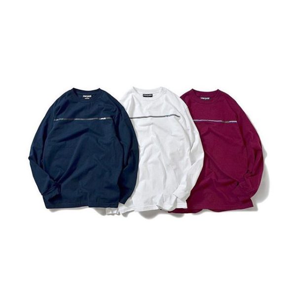 PRIVILEGE RETRO BORDER L/S TEE ・ PRICE : 6,000yen +tax カラー展開 : WHITE、NAVY、BURGUNDY ・ フロント部分に古き良きレトロな印象のカラーリングでトレンド感のあるラインをあしらい、左胸にはブランドロゴを施したシンプルかつ存在感の漂うロングスリーブTシャツ。