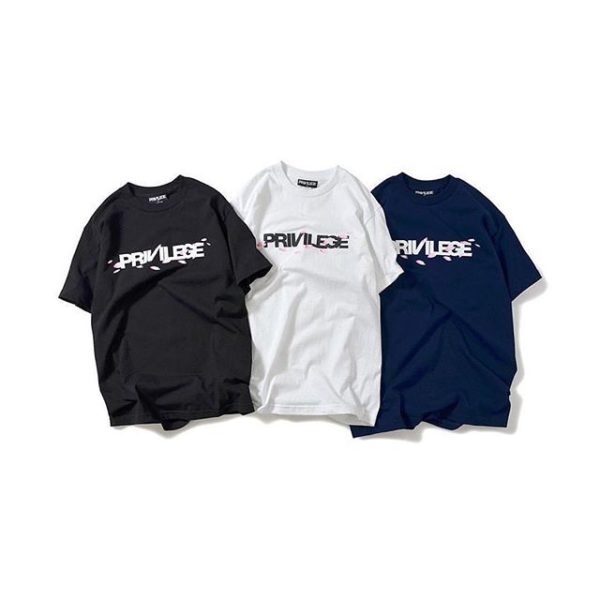 PRIVILEGE SAKURA CORE LOGO TEE ・ PRICE : 5,000yen +tax カラー展開 WHITE、BLACK、NAVY ・ フロントへ大胆に施したブランドコアロゴプリントに、日本を代表する花でもある桜を散りばめた「和」を感じられる秀逸なデザイン。 定番のロゴTに新たなエッセンスを加えたフレッシュかつ遊び心溢れる逸品。 日本・ニューヨーク・香港とワールドワイドに展開する「PRIVILEGE」ならではのルーツを大事にした究極の一枚。