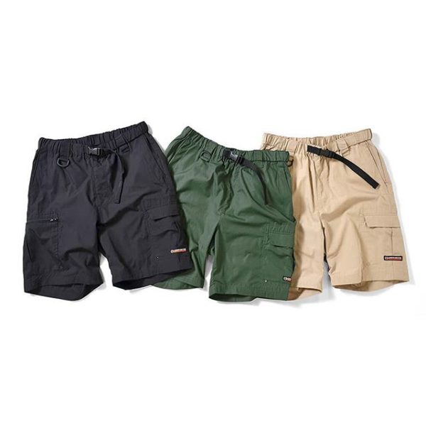 Lafayette 2019 SPRING/SUMMER Delivery.7 . LIGHT WEIGHT CARGO SHORTS . 軽い生地感のTC素材(通称:ポリコットン)を使用したシンプルなカーゴショーツ。 丈夫で通気性・吸湿性にも優れたポリコットン素材なので、真夏の暑さの中でも快適な履き心地をキープできる万能ハーフパンツ。 ウエスト部分にはサイズ調整が可能なウェビングベルトに加えてベルトループも付属、カーゴポケットにはファスナー・フラップを付属してアウトドアやスポーツに適した機能性を実現。