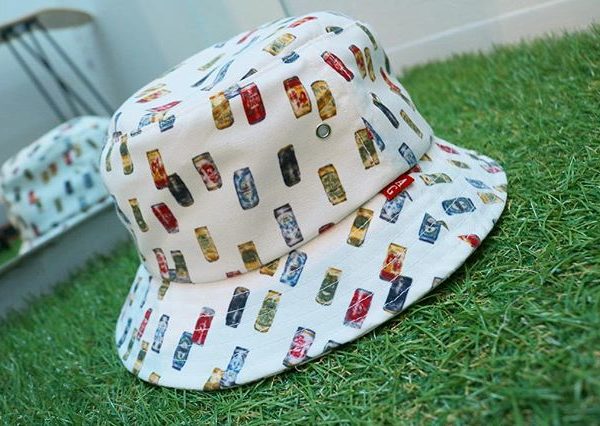 . 全面に缶ビールがプリントされたビール好きにはたまらないアイテム . ACAPULCO GOLD BUCKET HAT ¥4,000+tax .