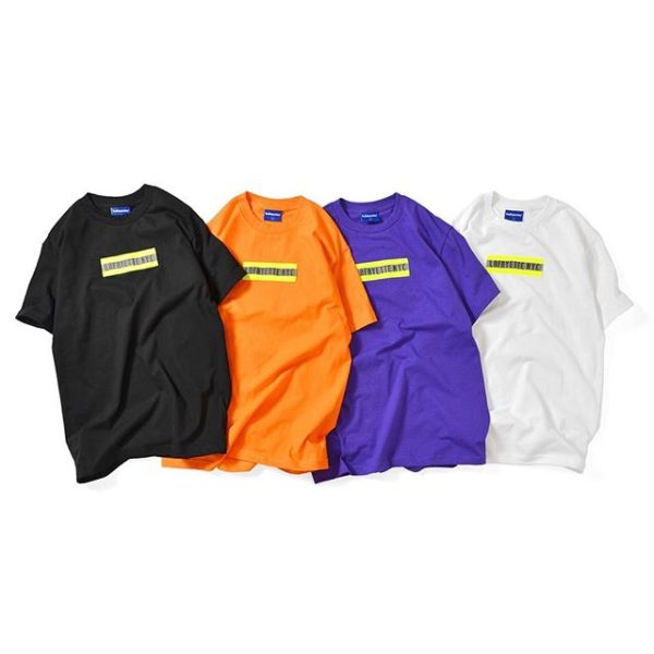 4/13(sat)発売! HIGH-VIS BOX LOGO TEE ・ PRICE : 5,000yen＋tax COL : WHITE, BLACK, PURPLE, ORANGE ・ 蛍光イエローのリフレクターテープにステンシルロゴをプリントしてフロントへ配置したインパクトのあるロゴTシャツ。 反射材とボックスロゴの組み合わせがアーバンな雰囲気を醸し出すストリートライクな一枚。 ・