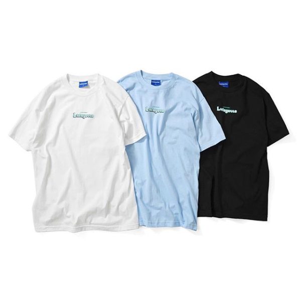 4/13(sat)発売! POLAND LOGO TEE ・ PRICE : 5,000yen＋tax COL : WHITE, BLACK, POWDER BLUE ・ ニューヨークのデリ等で販売されているミネラルウォーター「Poland SPRING」のロゴをサンプリングした半袖Tシャツ。 程よい大きさのシルクプリントで表現されたロゴにサンプリングのセンスが光る一枚。 ボディカラーにパウダーブルーを加えて爽快な夏シーズンにハマる ・