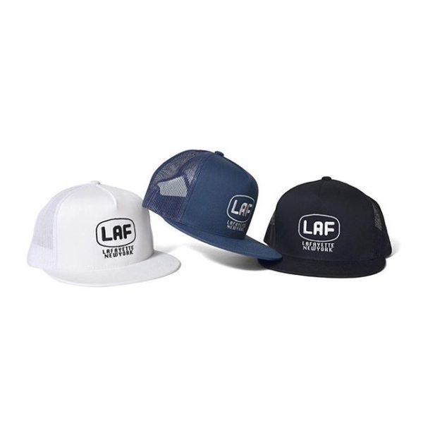 Lafayette 2019 SPRING/SUMMER COLLECTION Delivery 11 2019/6/1(sat) . LFT19SS083 BRIDGE WARS TRUCKER MESH CAP PRICE:5,000yen +tax カラー展開:WHITE(ホワイト),BLACK(ブラック),NAVY(ネイビー) . ハードコアヒップホップや社会派ラップの先駆けであったKRS-ONE率いるBoogie Down Productions (ブギー・ダウン・プロダクションズ)のロゴをサンプリングしたデザインメッシュキャップ。 BDPが当事者となった「BRIDGE WARS」とは「ビーフ＝対立」という定義を世に広め、数々のラッパーへ多大な影響を与えたヒップホップ史上における歴史的な出来事のひとつ。 その名を冠することでHIPHOPカルチャーを色濃く反映した意味深いアイテムへと昇華している。 . PRIVILEGE TAKASAKI 〒370-0832 群馬県高崎市砂賀町97 五十嵐ビル 2F tel: 027-325-3315