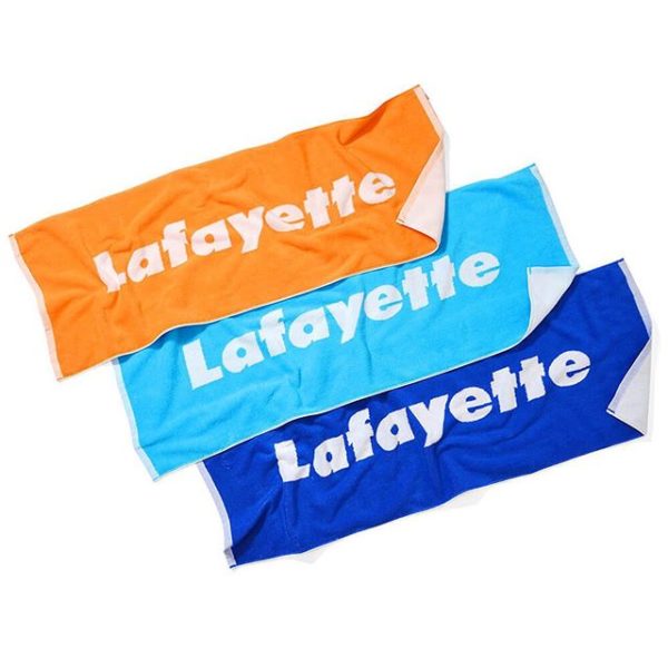 5/18(sat)発売！ ・ LFT19SS066 LOGO JACQUARD SPORTS TOWEL ・ PRICE : 3,000yen ＋tax ・ カラー展開 : BLUE(ブルー), MINT(ミント), ORANGE(オレンジ) ・ 愛媛県今治産の高品質生地を使用した毎シーズン人気のロゴタオル。 厚手で高級感のあるジャガード織り仕様で、高い吸水性と耐久性を誇り肌触りも抜群な逸品。 アウトドアやフェス、海には欠かせないサマーシーズンの必需品で、その品質の高さからリピーターも多い定番アイテム。 .