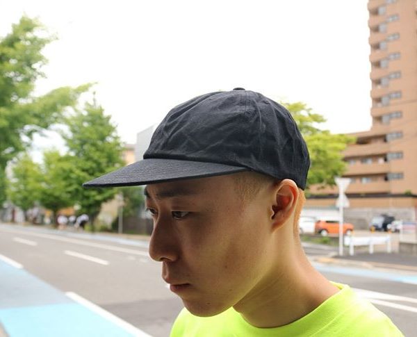 . シンプルなデザインで合わせる服を選ばない6PANEL CAP ロウソクのろうを使用したパラフィン加工によって独特な風合いとシルエットがカッコいいアイテムになります🏻 . SUBLIME PARAFFIN 6PANEL CAP ¥4,200+tax .