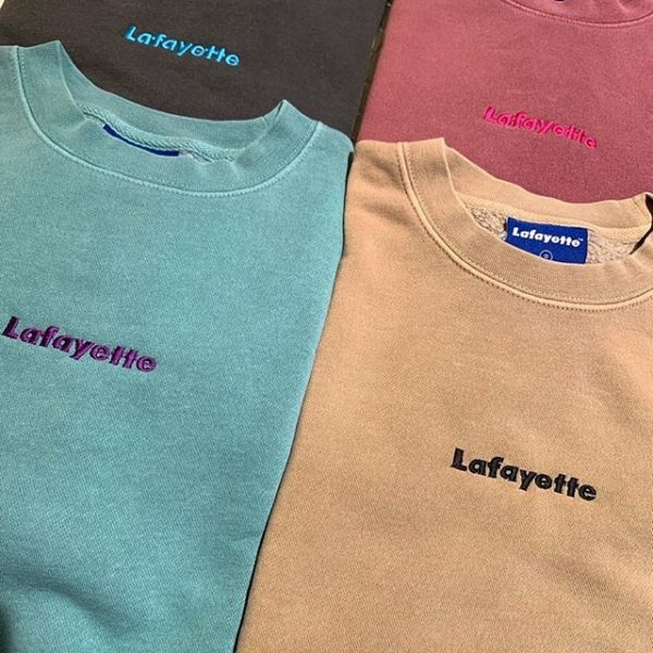 ・ 11/23(Sat)発売！ ・ LA190705 SMALL LOGO CREWNECK SWEATSHIRT ・ PRICE:11,000yen+tax COLOR : BLACK(ブラック),BEIGE(ベージュ),LT.GREEN(ライトグリーン),PINK(ピンク) ・ ※ナチュラルな雰囲気が魅力のスモールロゴ刺繍のクルーネックスウェットシャツ ソフトウォッシュ加工で程よく馴染んだ風合いのスウェットボディにLafayetteのスモールロゴ刺繍を施したクルーネックスウェットシャツ。 自然な雰囲気と落ち着いたカラーリングにマッチしたシンプルでクセのないデザインが魅力。 ミッドウェイトのスウェットボディなのでインナーとしても使いやすく、幅広いシーズンで活躍。 ・