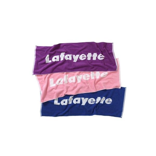 Lafayette SPRING / SUMMER 2020 COLLECTION 2020.5.16(sat) 9th DELIVERY . LS202201 LOGO JACQUARD SPORTS TOWEL PRICE:3,000yen+tax COLOR : ROYAL(ロイヤル) ,PURPLE(パープル),PINK(ピンク) . 愛媛県今治産の高品質タオル生地を使用した毎シーズン人気のLafayetteロゴタオ ル。 ふんわりとした肌触りで高級感のあるジャガード織りタオルで、高い吸水性と耐久性 を誇る逸品。 アウトドアやフェス、ビーチには欠かせないサマーシーズンの必需品で、その品質の 高さからリピーターも多いアイテム。 Lafayetteのブランドカラーである定番のロイヤルブルーに加え、パープルとピンク の新色が登場。 . . PRIVILEGE NIIGATA 〒950-0903 新潟県新潟市中央区春日町2-26 TEL : 025-247-8981