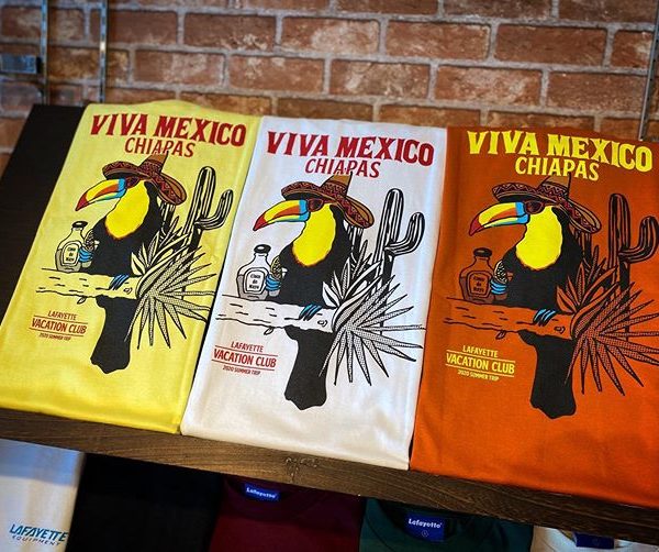 "夏"って雰囲気漂うデザインにカラーリング . Lafayette VACATION CLUB TEE ¥5,500+tax . 架空の会員制バケーションクラブをモチーフに、メキシカンなデザインを落とし込んだTシャツ。 フロントはバケーションクラブのロゴをモチーフにしたワンポイントデザイン。 メキシコの祝日にテキーラを飲んで酔っ払う鳥のキャラクターをコミカルに描いたポップなデザインをバックにプリント。 リゾートテイスト溢れるメキシカンなデザインにマッチした温かみのあるカラーリングも魅力。 . . PRIVILEGE NIIGATA 〒950-0903 新潟県新潟市中央区春日町2-26 TEL : 025-247-8981