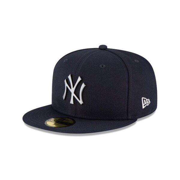 Grey bottom “Brushed Logo” Yankees 59Fifty Fitted available in-store & online! • Few sizes left — get yours today
