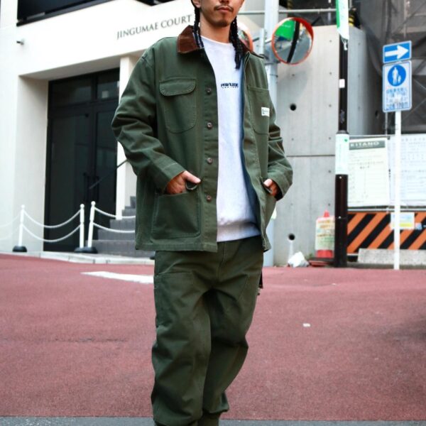 〜STYLE SAMPLE〜 Model:  (173cm) ［Tops］ LFYT – WORKERS DUCK COVERALL JACKET (OLIVE / XLサイズ着用) ［Bottoms］ LFYT – WORKERS DOUBLE KNEE DUCK PAINTER PANTS (OLIVE / 34inc) [Foot Wear] Clarks Originals – Wallabee Dark Brown Suede (UK9.5着用) Photo by
